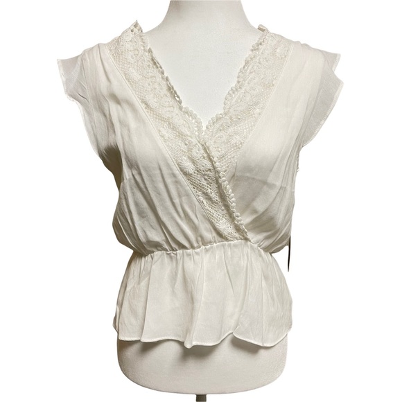 Lulu’s white top - Picture 1 of 5
